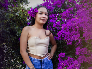 camgirl playing with vibrator MailyCambell