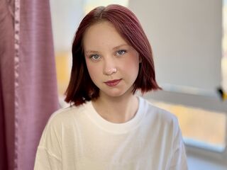 naughty cam girl masturbating with dildo MaisieMundhenk