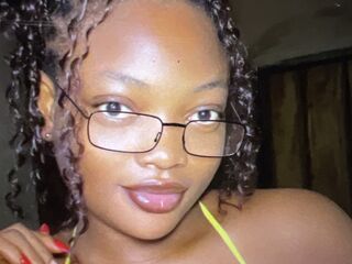 naughty camgirl fingering shaved pussy MakyDina