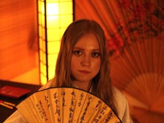 adult cam show MandiKressierer