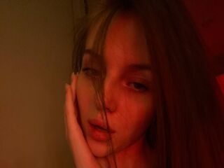 naughty cam girl fingering shaved pussy MillieBurnworth