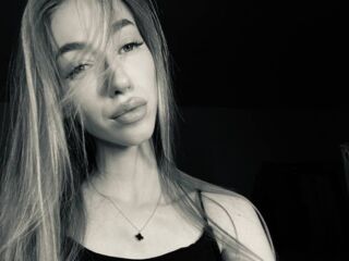 naughty camgirl fingering pussy NikkiTenerovich
