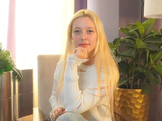 naughty camgirl fingering shaved pussy UdeleEdmands