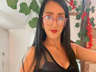 hot girl live web cam ValkiriaWalking