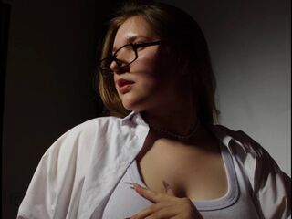 hot webcamslut WhiteeChloee