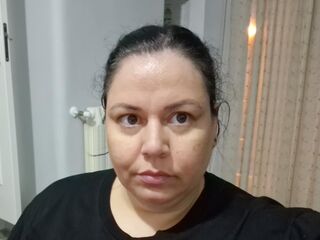 hot cam girl masturbating with vibrator rubacuoribella